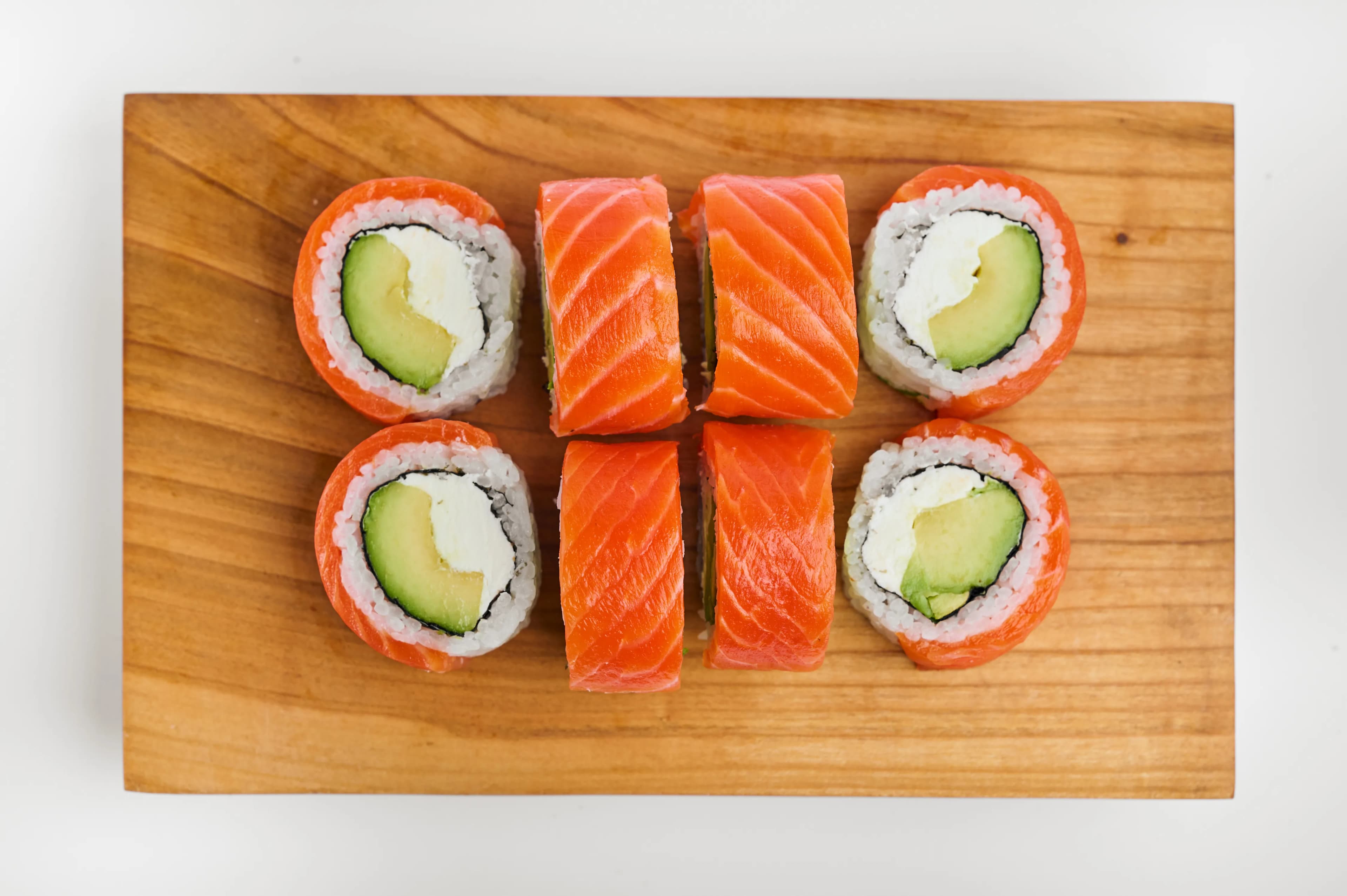 Philadelphia Salmon Roll Avocado